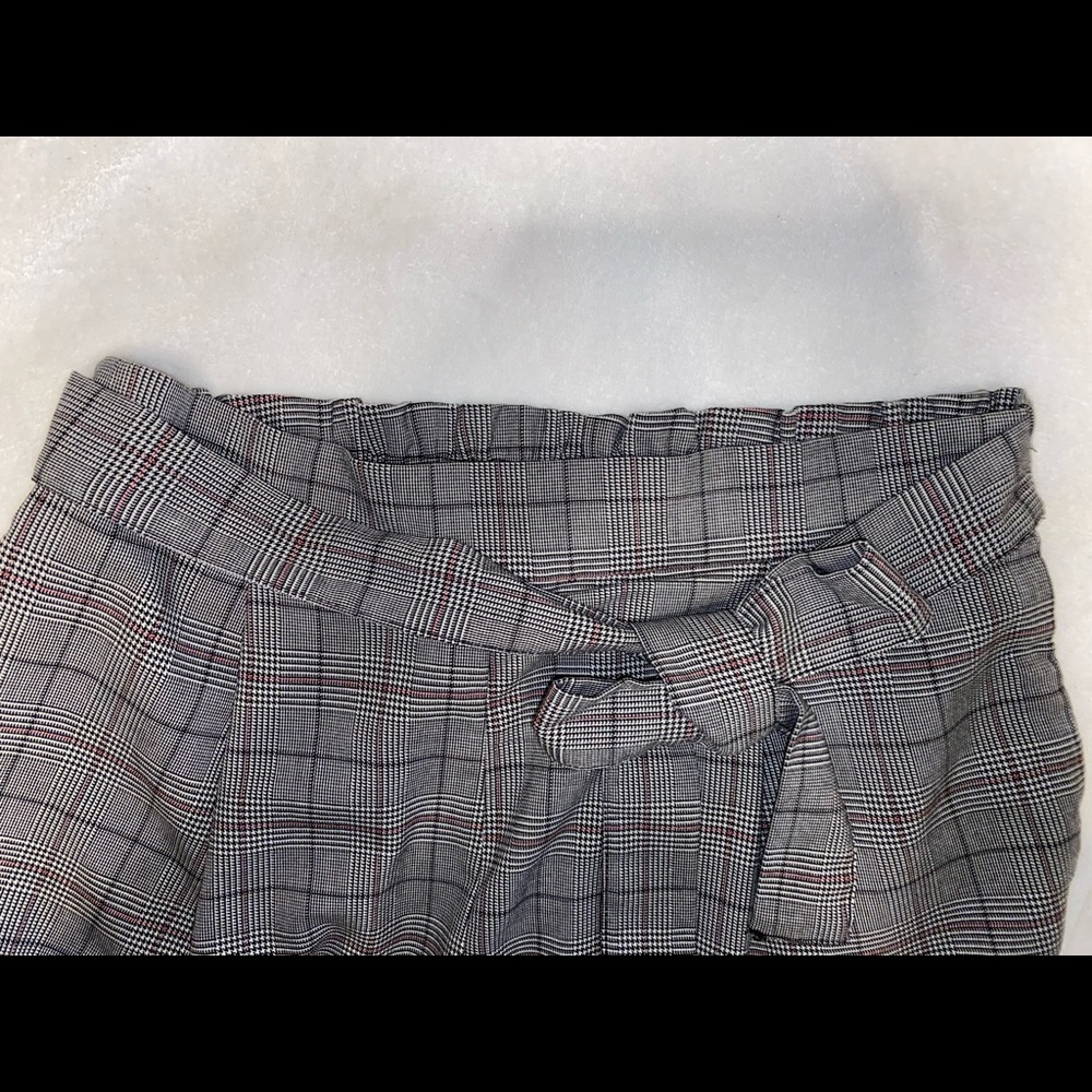 H&M Women’s Dark Grey Plaid Shorts - Picture 5 of 10